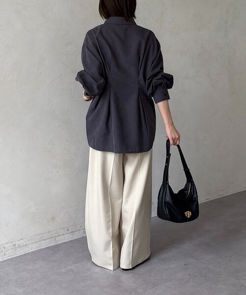 Thevon（ゼボン）の「ウエストタックスエードタッチシャツ（シャツ/ブラウス・レディース・アイボリー/チャコールグレー/ブラウン・FREE）」の14枚目の写真