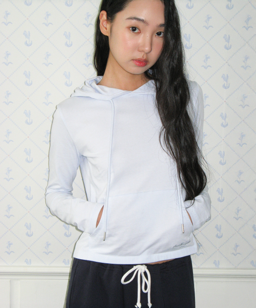 AMESWORLDWIDE(アメスワールドワイド)の「CLASSIC CROP HOODIE LS TEE SKY BLUE(Tシャツ/カットソー・レディース・その他・SMALL/MEDIUM)」の9枚目の写真