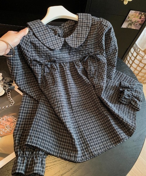 AMAJI(アマジ)の「ビッグカラー チェック柄 ボウタイ長袖ブラウス(シャツ/ブラウス・レディース・ブラック/ネイビー・FREE)」の3枚目の写真