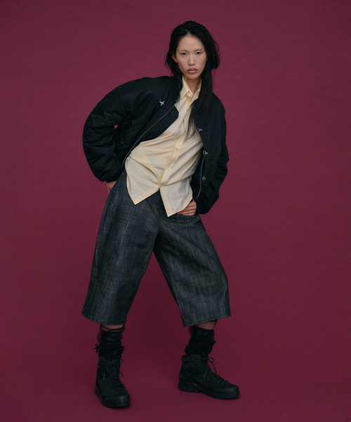 KURO(クロ)の「KURO 別注 WIDE SPREAD CROPPED デニムパンツ(デニムパンツ・レディース・ブラウン/ブラック・LARGE/MEDIUM)」の4枚目の写真