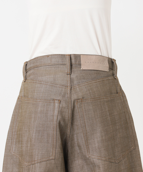 KURO(クロ)の「KURO 別注 WIDE SPREAD CROPPED デニムパンツ(デニムパンツ・レディース・ブラウン/ブラック・LARGE/MEDIUM)」の11枚目の写真