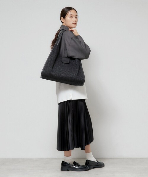 HIROKO HAYASHI(ヒロコハヤシ)の「AIDA(アイーダ)ショルダーバッグL(ショルダーバッグ・レディース・ブラック・00)」の16枚目の写真