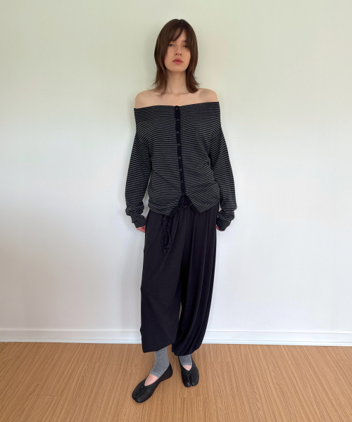 DIAGONAL(ダイアゴナル)の「ストライプオフショルダーカーディガン(ブラック)(カーディガン/ボレロ・レディース・その他・FREE)」の3枚目の写真