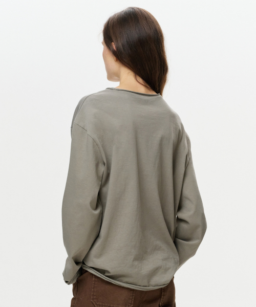 ERA（エラ）の「UNISEX ERA ロウエッジ長袖Tシャツ - カーキ（Tシャツ/カットソー・レディース・その他・SMALL/MEDIUM/LARGE）」の3枚目の写真
