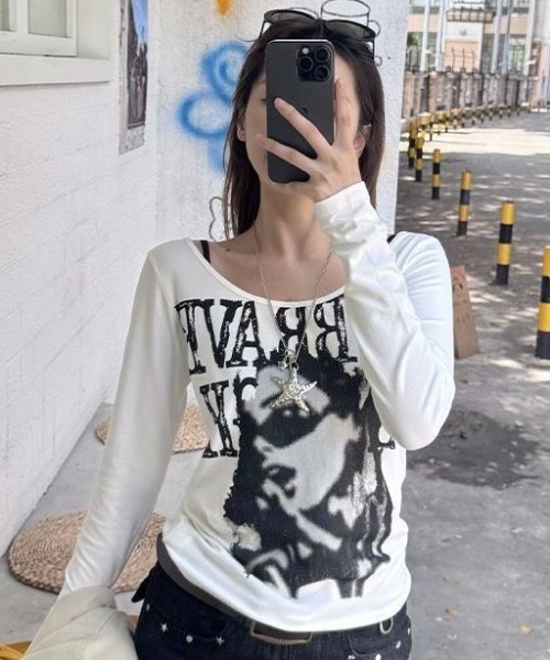 AVYL(アヴィル)の「グラフィックプリントタイト長袖Tシャツ(Tシャツ/カットソー・レディース・ホワイト・M)」の3枚目の写真