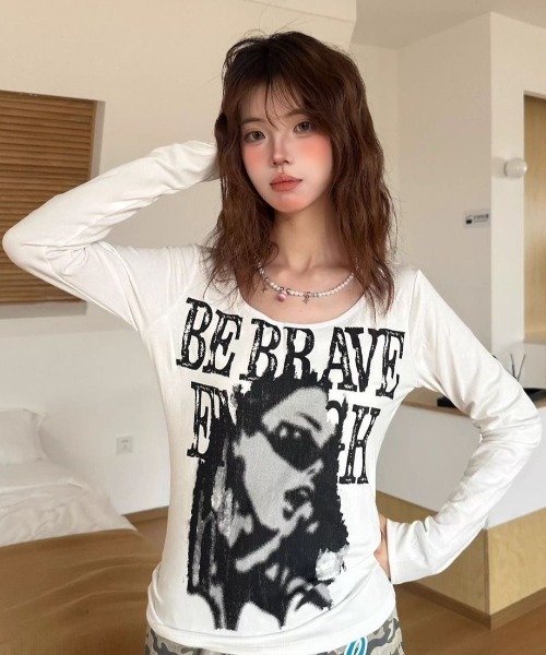 AVYL(アヴィル)の「グラフィックプリントタイト長袖Tシャツ(Tシャツ/カットソー・レディース・ホワイト・M)」の5枚目の写真