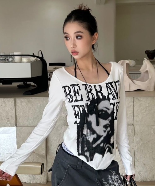 AVYL(アヴィル)の「グラフィックプリントタイト長袖Tシャツ(Tシャツ/カットソー・レディース・ホワイト・M)」の7枚目の写真