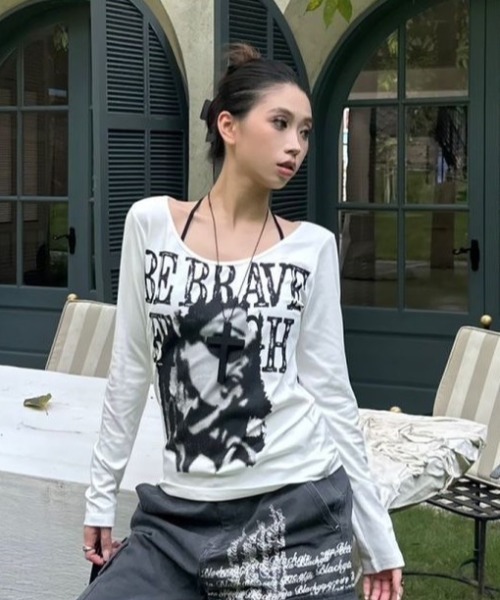 AVYL(アヴィル)の「グラフィックプリントタイト長袖Tシャツ(Tシャツ/カットソー・レディース・ホワイト・M)」の8枚目の写真