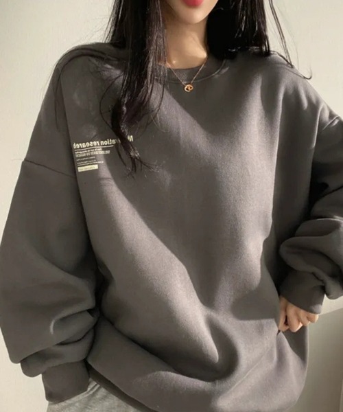 SEU（エスイーユー）の「【裏微起毛】大人の上品カジュアル。 ワンポイント胸刺繍 バックロゴ オーバーサイズ スウェットプルオーバー 【オフィスカジュアル】【きれいめカジュアル】 レディース韓国風 春服 秋服 冬服（スウェット・レディース・ブラック/チャコール/アイボリー/ライトグレー・フリー）」の4枚目の写真