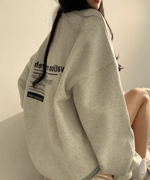 SEU（エスイーユー）の「【裏微起毛】大人の上品カジュアル。 ワンポイント胸刺繍 バックロゴ オーバーサイズ スウェットプルオーバー 【オフィスカジュアル】【きれいめカジュアル】 レディース韓国風 春服 秋服 冬服（スウェット・レディース・ブラック/チャコール/アイボリー/ライトグレー・フリー）」の9枚目の写真