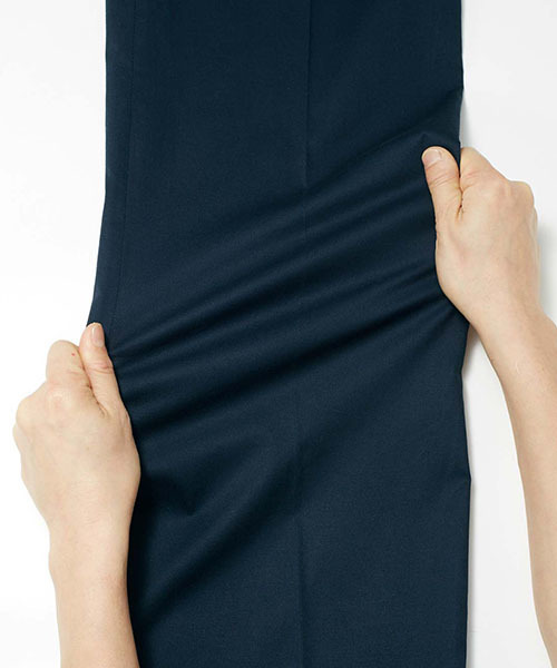 IEDIT(イディット)の「【股下丈が選べる】IEDITレーベルコレクション 微光沢ストレッチギャバでノーブルに仕立てた ほのゆる美脚ストレートのハイライズベイカーパンツ (その他パンツ・レディース・ネイビー/ベージュ・10/1/13/16/3/8/6/12/7/9/11/14/15 /5/4/2)」の9枚目の写真