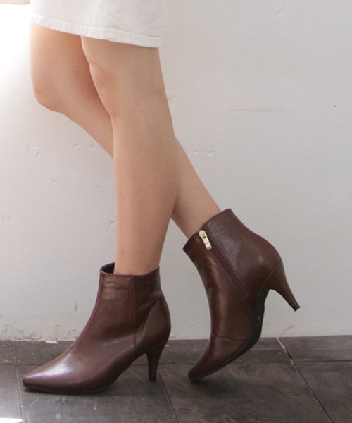 SESTO(セスト)の「美脚スリムショートブーツ(ブーツ・レディース・ブラック/グレイッシュベージュ/ブラック系その他/ブラック×ゴールド/ダークブラウン/キャメル・LL/3L/L/S/M)」の5枚目の写真