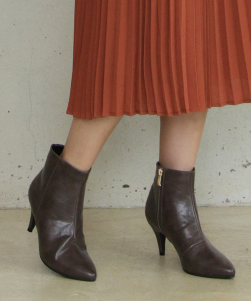 SESTO(セスト)の「美脚スリムショートブーツ(ブーツ・レディース・ブラック/グレイッシュベージュ/ブラック系その他/ブラック×ゴールド/ダークブラウン/キャメル・LL/3L/L/S/M)」の6枚目の写真