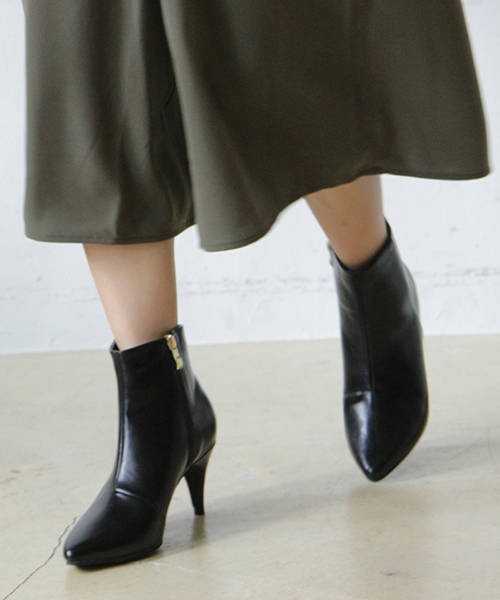 SESTO(セスト)の「美脚スリムショートブーツ(ブーツ・レディース・ブラック/グレイッシュベージュ/ブラック系その他/ブラック×ゴールド/ダークブラウン/キャメル・LL/3L/L/S/M)」の2枚目の写真