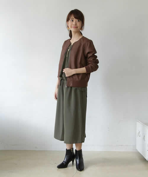 SESTO(セスト)の「美脚スリムショートブーツ(ブーツ・レディース・ブラック/グレイッシュベージュ/ブラック系その他/ブラック×ゴールド/ダークブラウン/キャメル・LL/3L/L/S/M)」の19枚目の写真