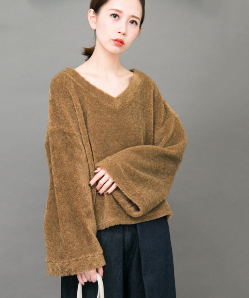 KBF（ケイビーエフ）の「KBF Vネックボアプルオーバー（Tシャツ/カットソー・レディース・キャメル/オフホワイト/グレー系その他・ONE）」の3枚目の写真