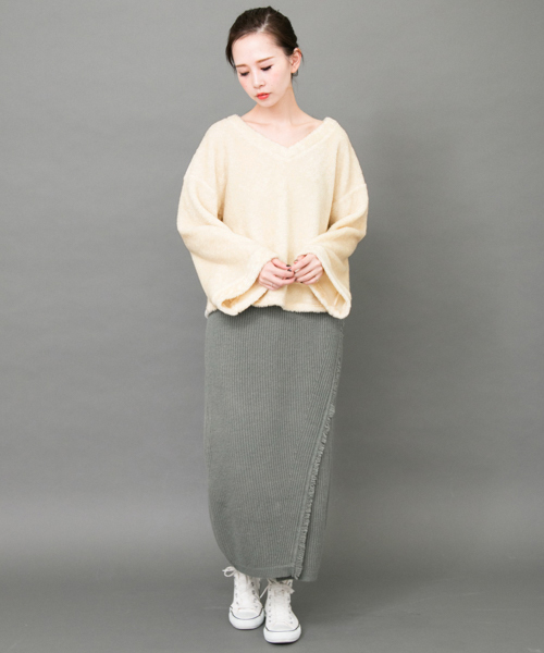 KBF（ケイビーエフ）の「KBF Vネックボアプルオーバー（Tシャツ/カットソー・レディース・キャメル/オフホワイト/グレー系その他・ONE）」の14枚目の写真
