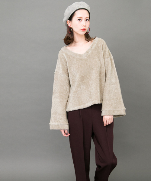 KBF（ケイビーエフ）の「KBF Vネックボアプルオーバー（Tシャツ/カットソー・レディース・キャメル/オフホワイト/グレー系その他・ONE）」の16枚目の写真