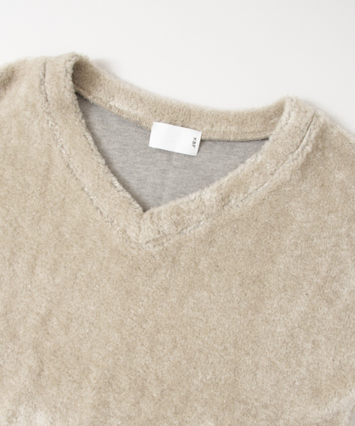 KBF（ケイビーエフ）の「KBF Vネックボアプルオーバー（Tシャツ/カットソー・レディース・キャメル/オフホワイト/グレー系その他・ONE）」の8枚目の写真