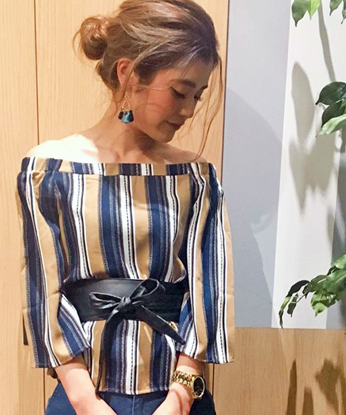 VENCEEXCHANGE（ヴァンスエクスチェンジ）の「エスニックストライプオフショル      （シャツ/ブラウス・レディース・ベージュ/ブルー・MEDIUM）」の2枚目の写真