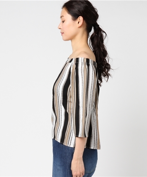 VENCEEXCHANGE（ヴァンスエクスチェンジ）の「エスニックストライプオフショル      （シャツ/ブラウス・レディース・ベージュ/ブルー・MEDIUM）」の4枚目の写真