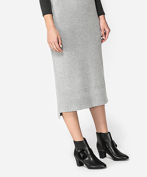 CHARLES & KEITH(チャールズ & キース)の「フューリーバックルブーツ / FURRY BUCKLE BOOTS(ブーツ・レディース・グレー/ブラック・23.5cm/24.5cm/22.5cm/23cm/25cm)」の14枚目の写真