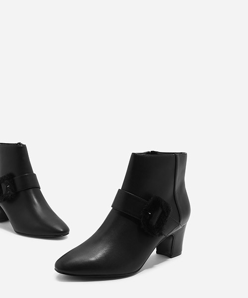 CHARLES & KEITH(チャールズ & キース)の「フューリーバックルブーツ / FURRY BUCKLE BOOTS(ブーツ・レディース・グレー/ブラック・23.5cm/24.5cm/22.5cm/23cm/25cm)」の13枚目の写真