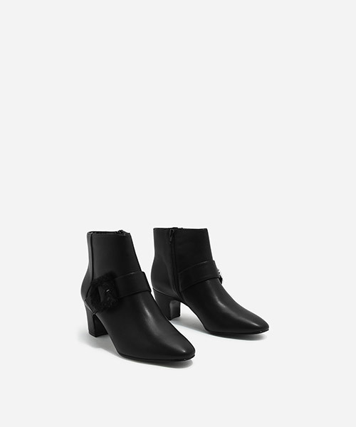 CHARLES & KEITH(チャールズ & キース)の「フューリーバックルブーツ / FURRY BUCKLE BOOTS(ブーツ・レディース・グレー/ブラック・23.5cm/24.5cm/22.5cm/23cm/25cm)」の12枚目の写真