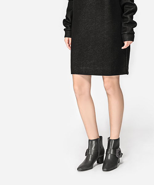 CHARLES & KEITH(チャールズ & キース)の「フューリーバックルブーツ / FURRY BUCKLE BOOTS(ブーツ・レディース・グレー/ブラック・23.5cm/24.5cm/22.5cm/23cm/25cm)」の8枚目の写真