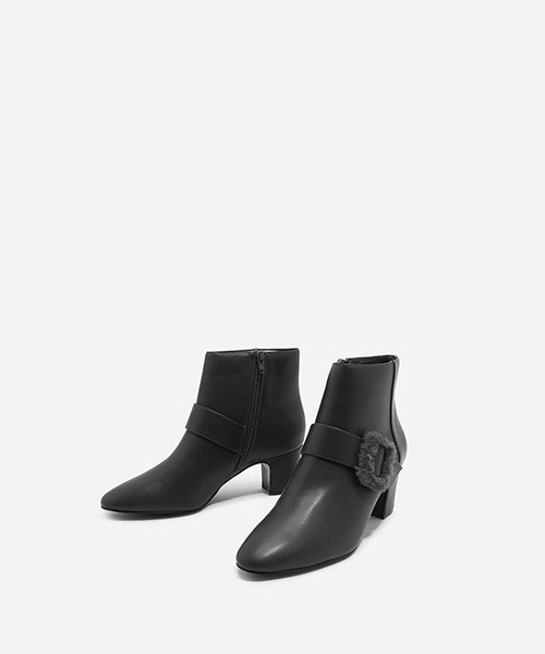 CHARLES & KEITH(チャールズ & キース)の「フューリーバックルブーツ / FURRY BUCKLE BOOTS(ブーツ・レディース・グレー/ブラック・23.5cm/24.5cm/22.5cm/23cm/25cm)」の7枚目の写真