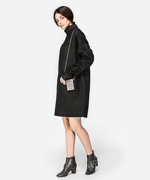 CHARLES & KEITH(チャールズ & キース)の「フューリーバックルブーツ / FURRY BUCKLE BOOTS(ブーツ・レディース・グレー/ブラック・23.5cm/24.5cm/22.5cm/23cm/25cm)」の4枚目の写真