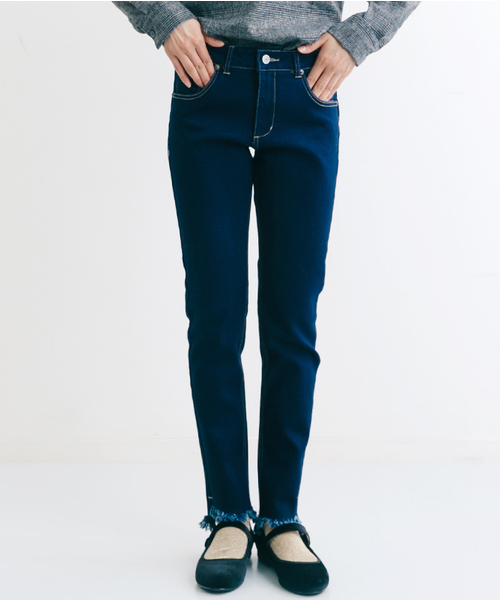 MERLOT（メルロー）の「デニムストレッチスキニーカットオフフリンジパンツ641-8527（デニムパンツ・レディース・ネイビー/ブルー・FREE）」の13枚目の写真