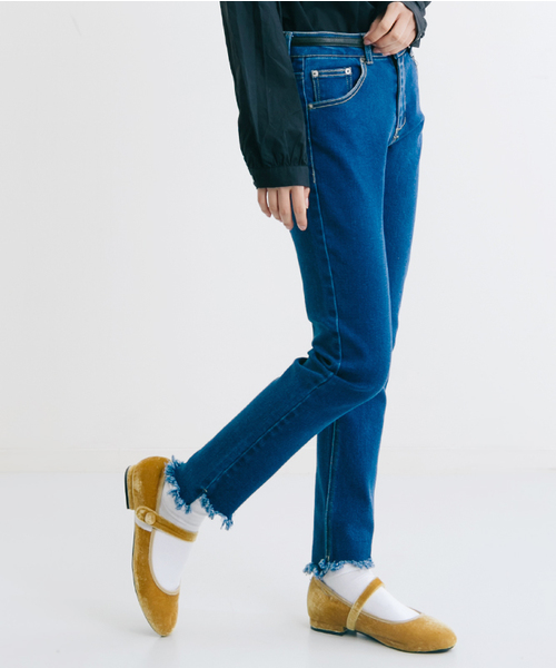 MERLOT（メルロー）の「デニムストレッチスキニーカットオフフリンジパンツ641-8527（デニムパンツ・レディース・ネイビー/ブルー・FREE）」の12枚目の写真