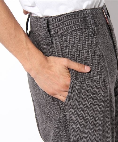 BEAMS（ビームス）の「□CAT'S PAW×BEAMS / 別注 ヘリンボーン クロップドパンツ（スラックス・メンズ・グレー/ダークブラウン・28/30/32/34）」の7枚目の写真