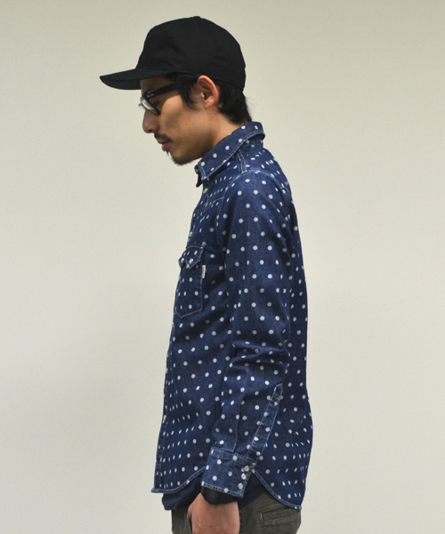 AMERICAN RAG CIE（アメリカンラグシー）の「AMERICAN RAG CIE&Magine COMMONWARE ドットデニムウエスタンシャツ / 107-AMG-1241-604AMG（シャツ/ブラウス・メンズ・ブルー/ネイビー・44/46/48）」の4枚目の写真