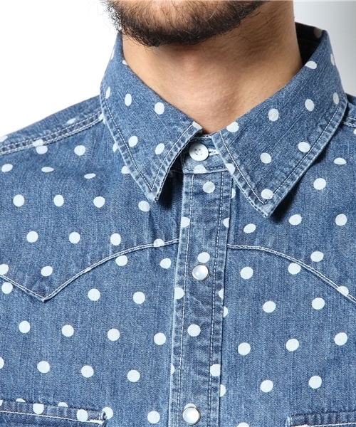 AMERICAN RAG CIE（アメリカンラグシー）の「AMERICAN RAG CIE&Magine COMMONWARE ドットデニムウエスタンシャツ / 107-AMG-1241-604AMG（シャツ/ブラウス・メンズ・ブルー/ネイビー・44/46/48）」の7枚目の写真