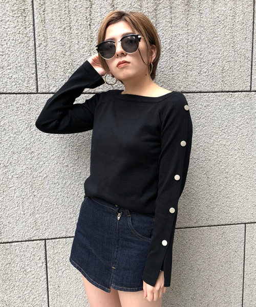 ENVYM(アンビー)の「アームボタンKNIT(ニット/セーター・レディース・ブラック/ベージュ/グレー・FREE)」の1枚目の写真