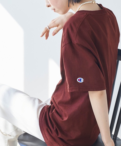 Chaco closet(チャコ クローゼット)の「【Champion Authentic T-SHIRTS】レディース チャンピオンスーパーオーバーサイズコットン 半袖 ロゴTシャツ(Tシャツ/カットソー・レディース・グレー/ブラック/ホワイト/ネイビー/ダークグリーン/オレンジ/マルーン/ヘザーチャコール/レッド/アッシュ/ワイン/ロイヤルブルー/パープル/グリーン/ライトブルー・S/M/L/XL)」の13枚目の写真