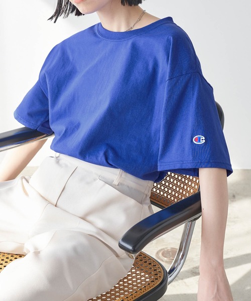 Chaco closet(チャコ クローゼット)の「【Champion Authentic T-SHIRTS】レディース チャンピオンスーパーオーバーサイズコットン 半袖 ロゴTシャツ(Tシャツ/カットソー・レディース・グレー/ブラック/ホワイト/ネイビー/ダークグリーン/オレンジ/マルーン/ヘザーチャコール/レッド/アッシュ/ワイン/ロイヤルブルー/パープル/グリーン/ライトブルー・S/M/L/XL)」の10枚目の写真