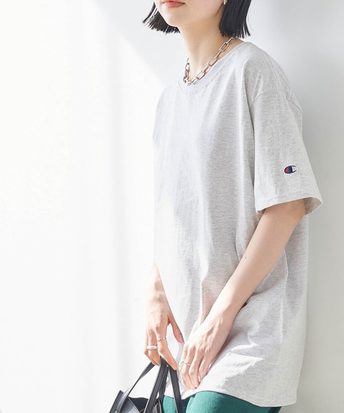 Chaco closet(チャコ クローゼット)の「【Champion Authentic T-SHIRTS】レディース チャンピオンスーパーオーバーサイズコットン 半袖 ロゴTシャツ(Tシャツ/カットソー・レディース・グレー/ブラック/ホワイト/ネイビー/ダークグリーン/オレンジ/マルーン/ヘザーチャコール/レッド/アッシュ/ワイン/ロイヤルブルー/パープル/グリーン/ライトブルー・S/M/L/XL)」の5枚目の写真