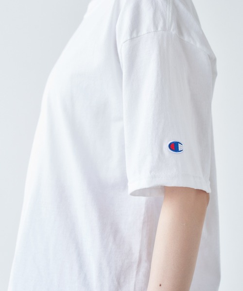 Chaco closet(チャコ クローゼット)の「【Champion Authentic T-SHIRTS】レディース チャンピオンスーパーオーバーサイズコットン 半袖 ロゴTシャツ(Tシャツ/カットソー・レディース・グレー/ブラック/ホワイト/ネイビー/ダークグリーン/オレンジ/マルーン/ヘザーチャコール/レッド/アッシュ/ワイン/ロイヤルブルー/パープル/グリーン/ライトブルー・S/M/L/XL)」の22枚目の写真