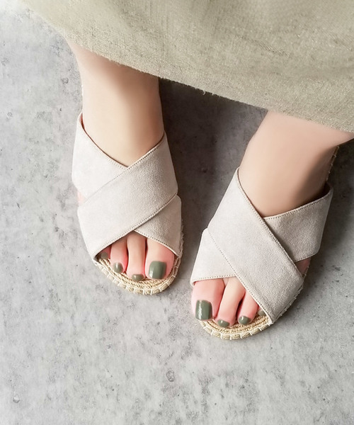 SESTO(セスト)の「軽量ジュート風ソールのクロスデザインスライドフラットサンダル(サンダル・レディース・ブルー/パープル/ブラック/パイソン/グレイッシュベージュ/ミント/レオパード/シルバー/アイボリー/ベージュ・S/L/3L/LL/M/SS)」の2枚目の写真