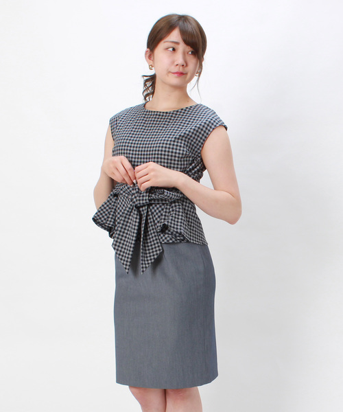 TRUDEA（トルディア）の「ウエストリボン　ペプラムブラウス（シャツ/ブラウス・レディース・ホワイト/ベージュ/ネイビー/サックスブルー/ホワイト×ブルー/ホワイト×ブラック/ホワイト×グレー/ブラック×ホワイト・MEDIUM/LARGE）」の3枚目の写真
