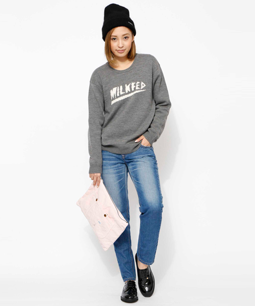 MILKFED.(ミルクフェド)の「【mini10月号掲載】MFD Lee OVERALL POUCH (クラッチバッグ/コーデュロイ)(クラッチバッグ・レディース・ライトピンク・ONE SIZE)」の4枚目の写真