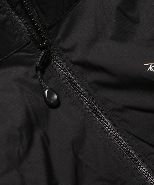ARC'TERYX（アークテリクス）の「ARC'TERYX/アークテリクス Atom AR Hoody フードブルゾン（ナイロンジャケット・メンズ・ブラック/グレー/オリーブ・S/M/L/XL）」の4枚目の写真