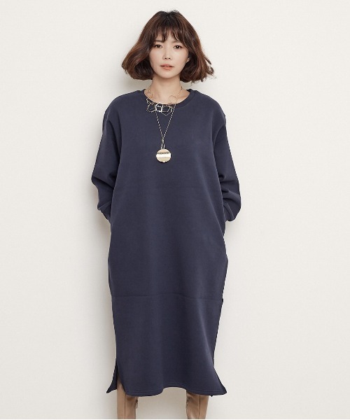 miniyu(ミニュウ)の「ボリュームスリーブ・スウェットワンピース・サイドポケット付き(ワンピース・レディース・ブラック/ネイビー/キャメル/イエロー/レッド・FREE)」の3枚目の写真