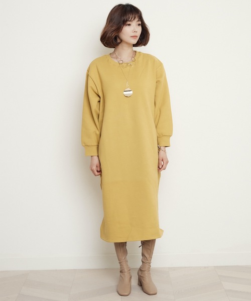 miniyu(ミニュウ)の「ボリュームスリーブ・スウェットワンピース・サイドポケット付き(ワンピース・レディース・ブラック/ネイビー/キャメル/イエロー/レッド・FREE)」の22枚目の写真