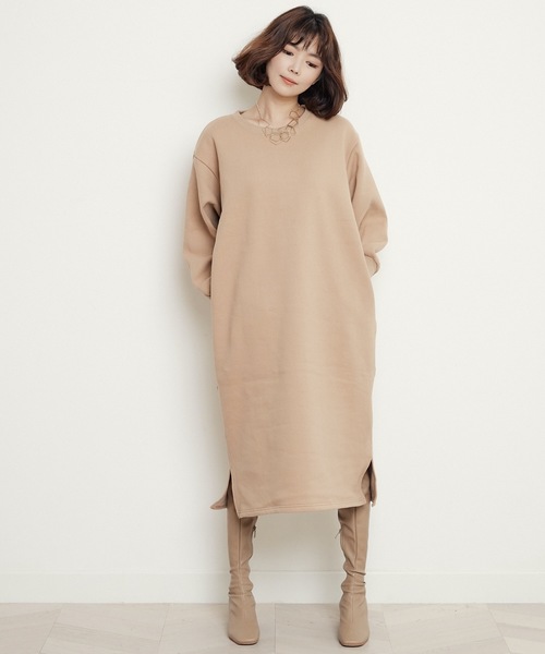 miniyu(ミニュウ)の「ボリュームスリーブ・スウェットワンピース・サイドポケット付き(ワンピース・レディース・ブラック/ネイビー/キャメル/イエロー/レッド・FREE)」の7枚目の写真