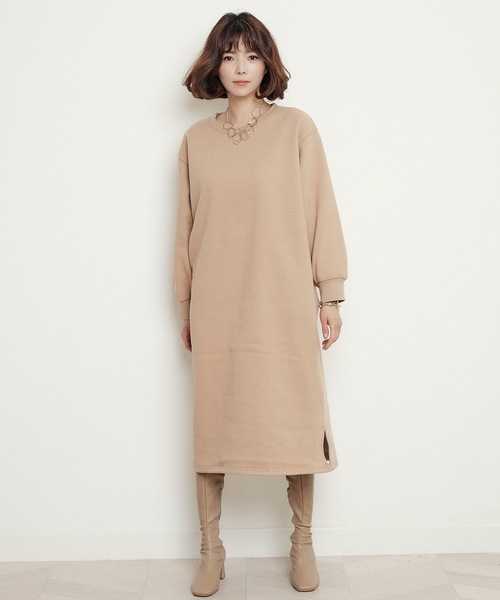 miniyu(ミニュウ)の「ボリュームスリーブ・スウェットワンピース・サイドポケット付き(ワンピース・レディース・ブラック/ネイビー/キャメル/イエロー/レッド・FREE)」の8枚目の写真