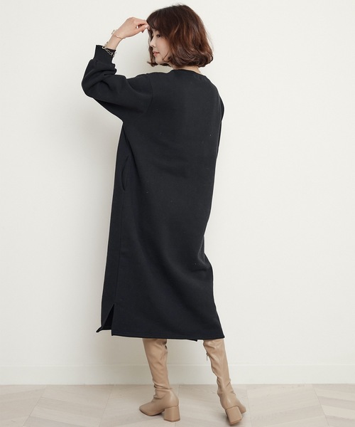 miniyu(ミニュウ)の「ボリュームスリーブ・スウェットワンピース・サイドポケット付き(ワンピース・レディース・ブラック/ネイビー/キャメル/イエロー/レッド・FREE)」の17枚目の写真